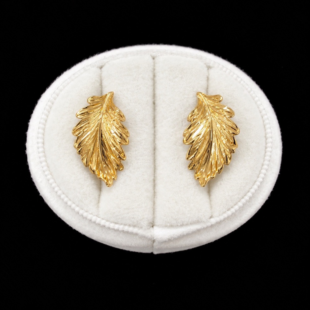 Gold Tone Textured Leaf Stud Earrings Womens Botanical Nature Pierced